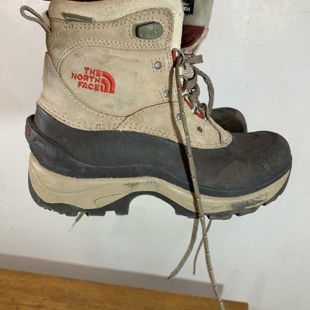 North face winter hiking boots dans Femmes - Chaussures  à Ville de Montréal - Image 4