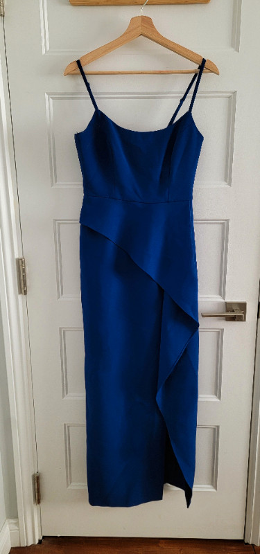 Robe longue bleue royale BCBG taille 6 dans Femmes - Robes et jupes  à Ville de Montréal