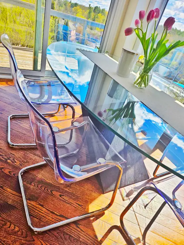 Glass Dinning table  in Dining Tables & Sets in Markham / York Region - Image 5