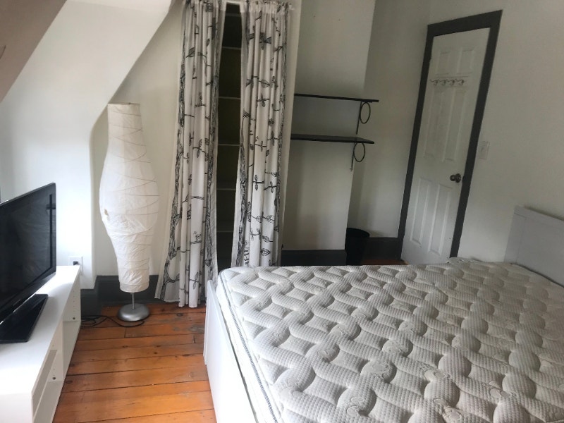 Aug 1st female roommate at Bloor & Dundas W by the UP station Room