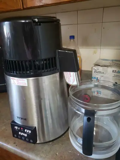 4 L Distiller water machine using couple of time only I paid $159 last month