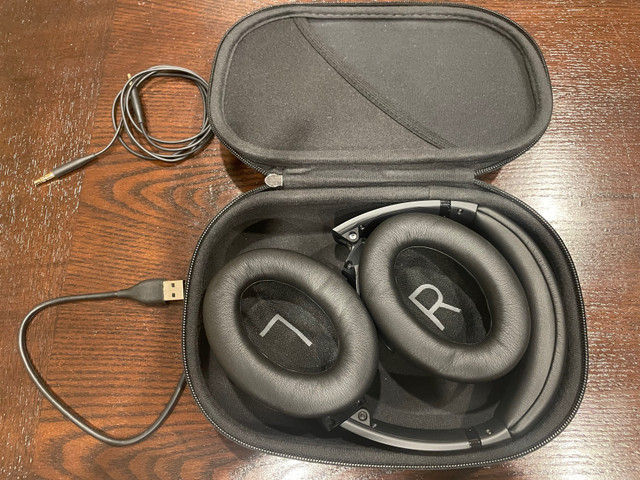 Bose qc45 in Headphones in Windsor Region
