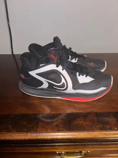 Kyrie low basketball shoes, View more