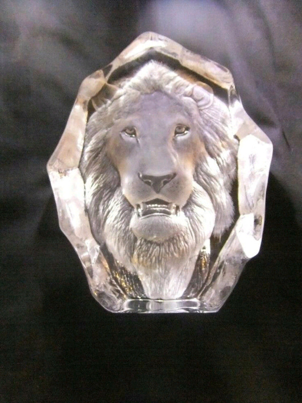 MALE LION  Mats Jonasson Swedish Crystal Art MINT CONDITION in Arts & Collectibles in Thunder Bay
