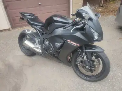 Selling 2008 Honda cbr 1000rr Fireblade Bought last year certified and enjoyed. Not dropped but some...