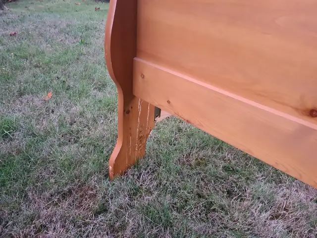 Wooden Queen Size Sleigh Bed in Beds & Mattresses in Cowichan Valley / Duncan - Image 10