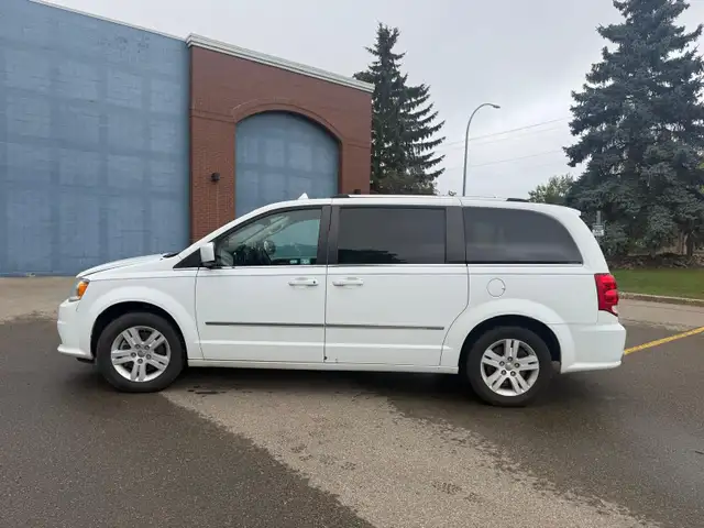 2017 DODGE GRAND CARAVAN SXT LUXURY LEATHER AND ALL MAINTAINED