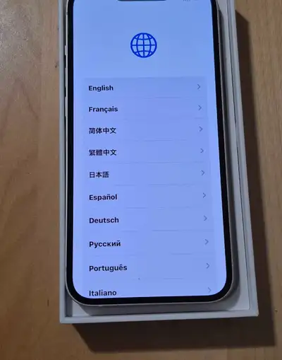 LN)IPhone 13 128GB White Unlocked , View more