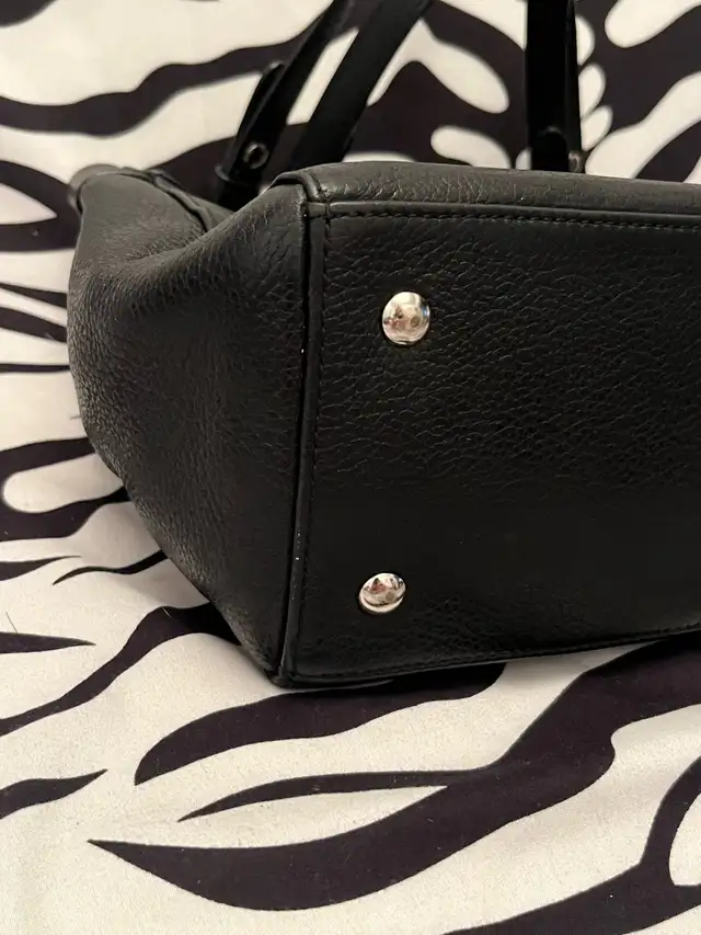 Vintage Coach Black Genuine Leather Penelope Bag in Women's - Bags & Wallets in City of Toronto - Image 7