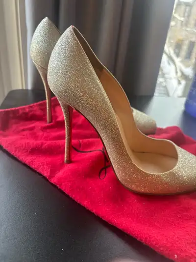 Christian Louboutin Gold Glitter Heels size 40Red Sole , View more