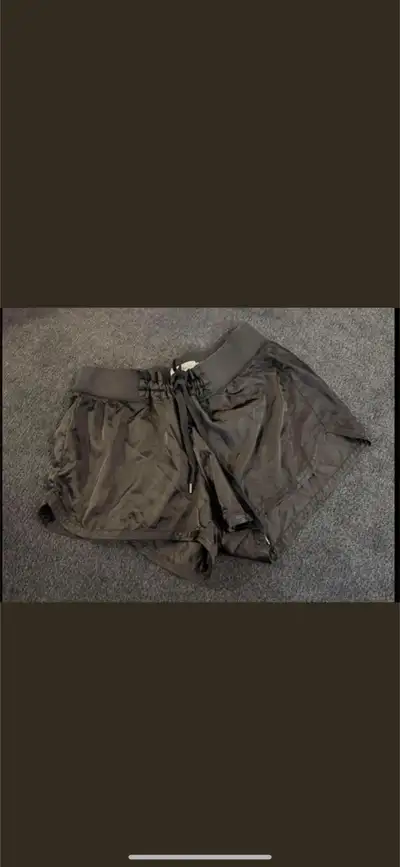 Woman shorts sz M, View more