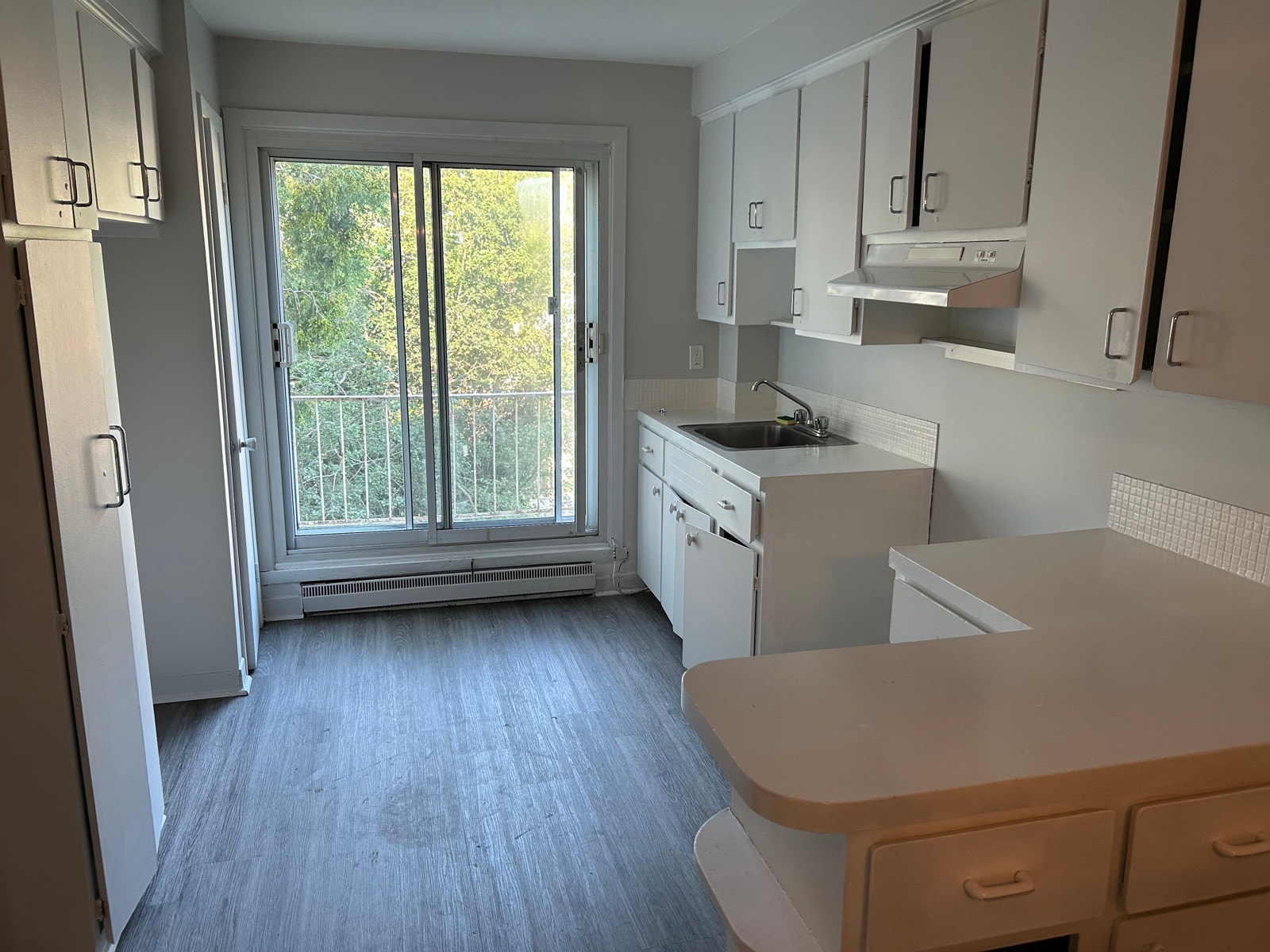 lasalle upper duplex 5 1/2 rent — photo 1