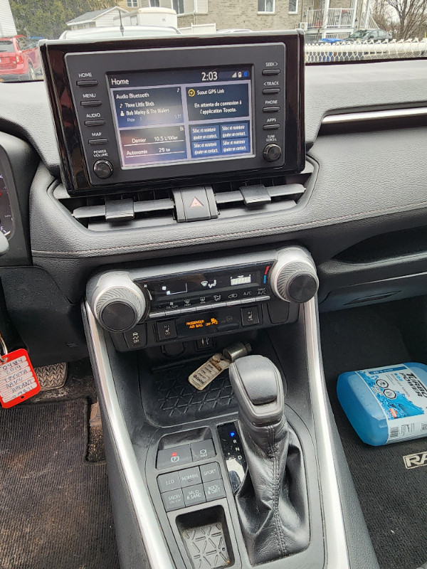 Toyota rav4 2019 AWD dans Autos et camions  à Laval/Rive Nord - Image 2