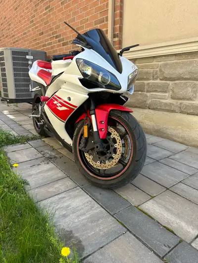 2008 Yamaha R1 Canadian Edition – Red/White – AS IS 111, 465KM Selling my 2008 Yamaha R1 Canadian Ed...