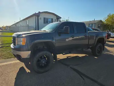 2011 gmc sierra 2500 6.6L duramax. 230,000 kms Deleted with bully dog tuner 4" flowpro exhaust K&N c...