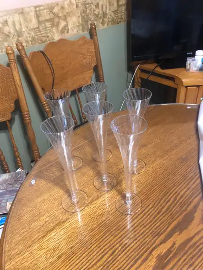 6 flûte à champagne 25$, View more