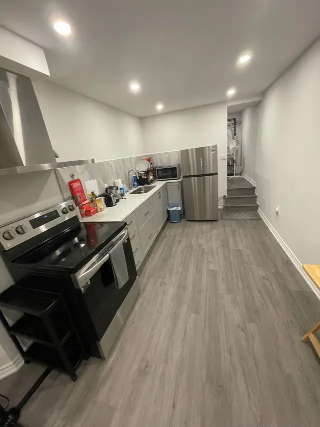 Private Basement Lower Level 1 Bed Room Den Apartment -High Park in Short Term Rentals in City of Toronto - Image 6