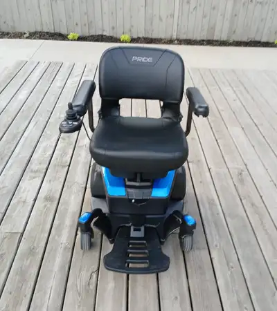 POWER CHAIR Pride Mobility© Go Power Chair Model: Go Chair MED Colour: Sapphire Blue As New – light...