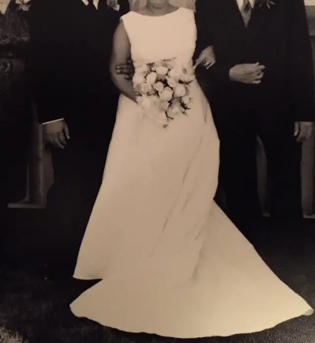 Wedding dress - Alfred Angelo - 18 -$200 in Wedding in Kitchener / Waterloo - Image 3