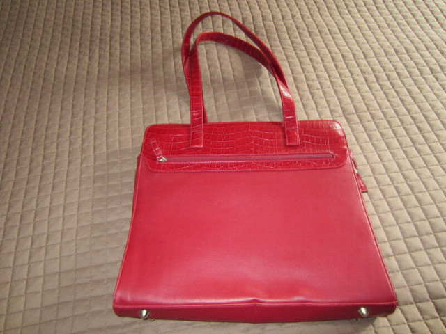 NEW Leather portfolio / laptop bag / satchel / carryall dans Femmes - Sacs et portefeuilles  à Ville de Montréal