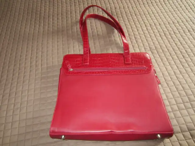 NEW Leather portfolio / laptop bag / satchel / carryall in Women's - Bags & Wallets in City of Montréal - Image 2