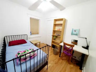 Location: Woodbine Ave and Danforth Ave Private Room: Single female occupant Price: $800 per month (...