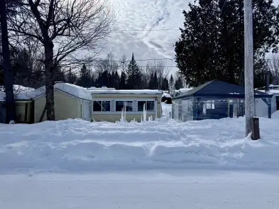 Chalet roulotte à vendre Camping St-Donat Aux abords de la rivière Oureau Possibilité d'un QUAI, pla...