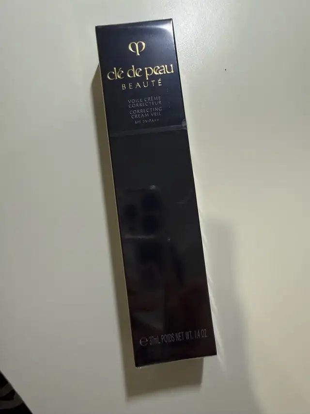 CPB cle de peau correcting cream veil