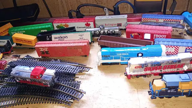 Bachmann Walthers HO Tyco model train set engine track vintage in Hobbies & Crafts in Strathcona County - Image 4