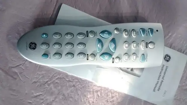 Universal remote control GE 3 in 1 tv, dvd, sat in Video & TV Accessories in Laval / North Shore - Image 3