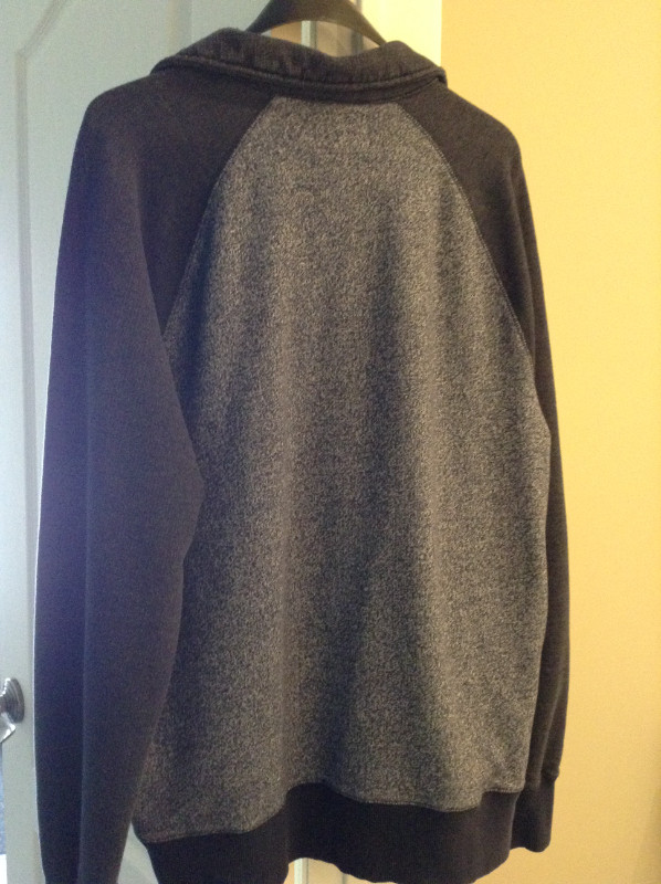 Roots men's 1/4 zip pullover sweatshirt size L heather blue in Men's in Oshawa / Durham Region - Image 4