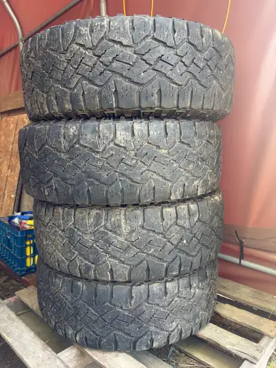 Goodyear Duratrac tires 265/75R18 Good condition 200obo