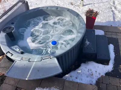 Spa monocoque peu aller presque partout - Aubaine 1/2 prix, View more