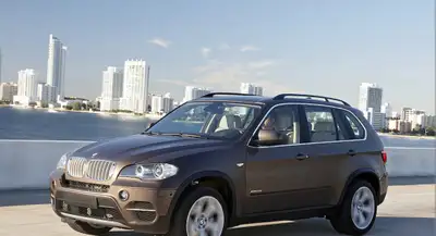 Private transportation to/from Airport Ottawa Montreal Toronto, View more