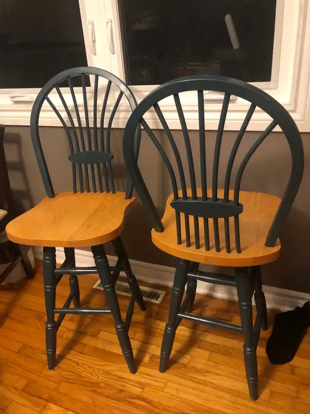 2 green chairs stools great condition in Chairs & Recliners in Kingston - Image 3