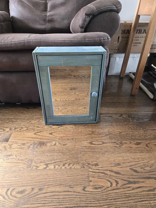 Wood Medicine Cabinet with Mirror in Bookcases & Shelving Units in Ottawa - Image 2