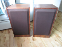 Vintage Pair of Speakers Bass Reflex 3 Way, in Timmins