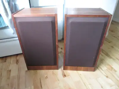 Vintage Pair of Speakers Bass Reflex 3 Way, in Timmins, View more