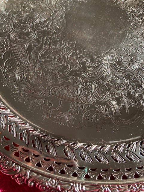 Silver Plated Tray With Great Detailing in Arts & Collectibles in Renfrew - Image 4