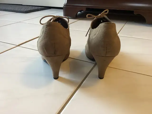 Tan Faux Suede Heels - Women’s Size 10 in Women's - Shoes in Oshawa / Durham Region - Image 5