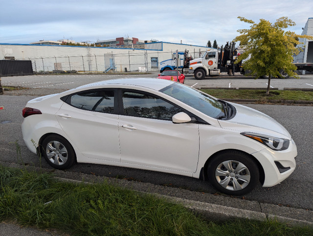 2015 Hyundai Elantra for Sale with Manual Transmission in Cars & Trucks in Delta/Surrey/Langley - Image 3