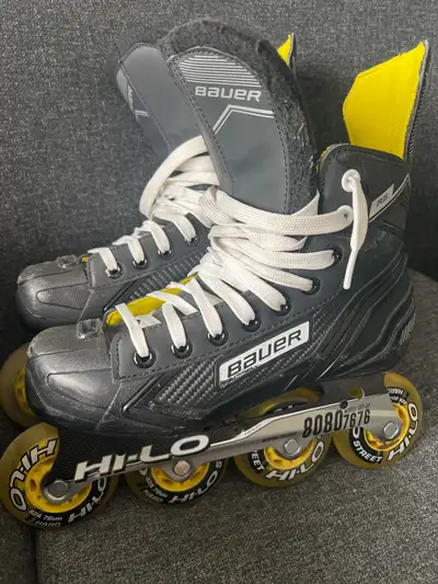 Very good condition roller skates. Only been worn 3 or 4 times. Size 9. 76mm hard wheels.