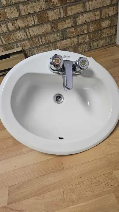 Lavabo et robinet Belanger, View more
