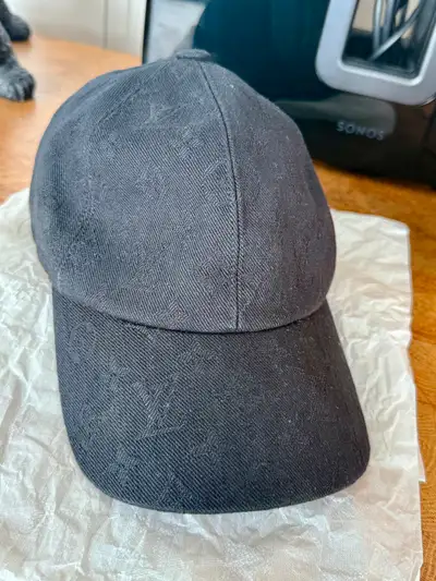 LOUIS VUITTON Monogram Essential Cap Men Authentic Mode , View more