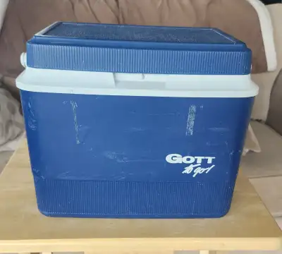 Gott Cooler Blue 10 quart Capacity with a Shoulder Strap, View more