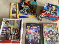 2 DVD 3 livres 2 casse-tête et figurine d’histoire de jouets 20$