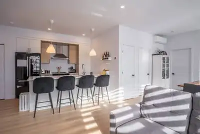 4 ½ et 5 1/2 à louer – Pont-Rouge 4 1/2 à 1475$ 5 1/2 à 1695$ ✨ Caractéristiques : • Vaste aire ouve...