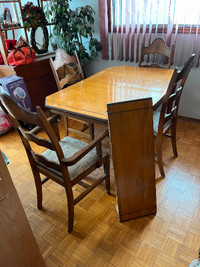 Dining room table with 4 chairs and hutch