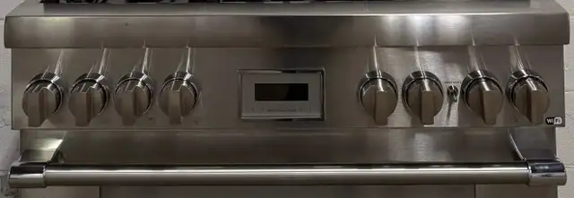 SALE! Less than a year Gas Stove 36” inch  “THERMADOR”  in Stoves, Ovens & Ranges in City of Toronto - Image 4