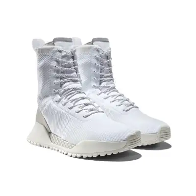 Selling for $300 FIRM. Must pickup. Brand new in box Size: US7/UK6.5 Unisex style Released 2017 Plea...